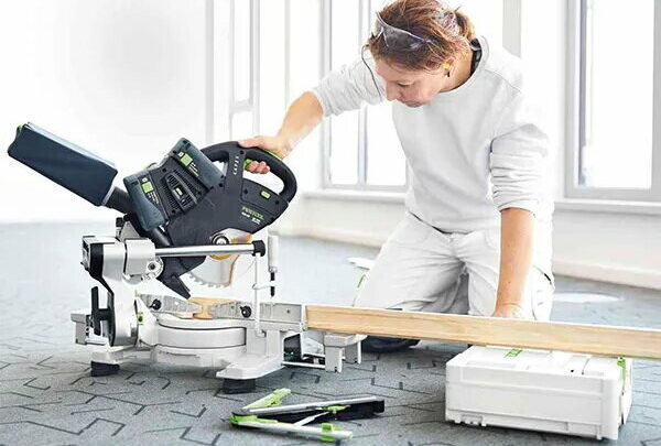 Аккумуляторная торцовочная пила Festool KSC 60 семейства Kapex