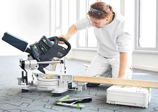 Аккумуляторная торцовочная пила Festool KSC 60 семейства Kapex